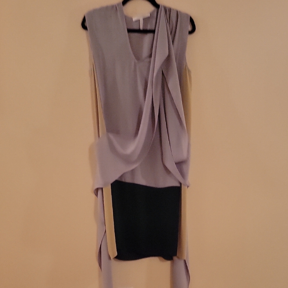 Elegant Sleeveless Dress in Gray and Black